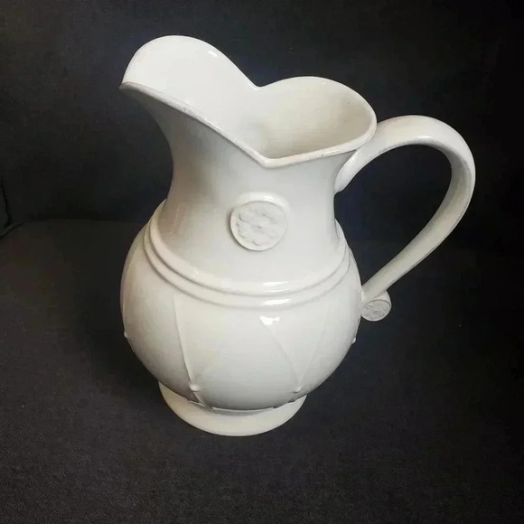 Pitcher Meridian White by CASAFINA 64 Oz